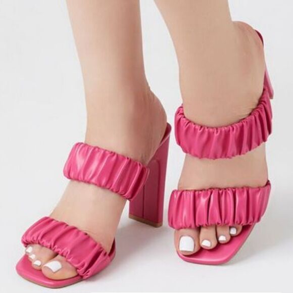 BRAND NEW FAUX LEATHER PLEATER RUCHED BLOCK HEELS QUARE TOE SANDAL - Picture 1 of 15